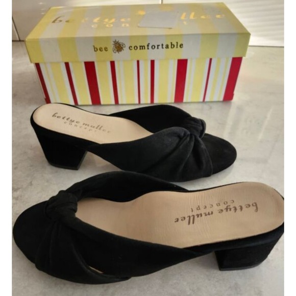 Bettye Muller Women's Floyd Heeled Sandal, Black, 6.5 Medium US MSRP $159 - Picture 3 of 3